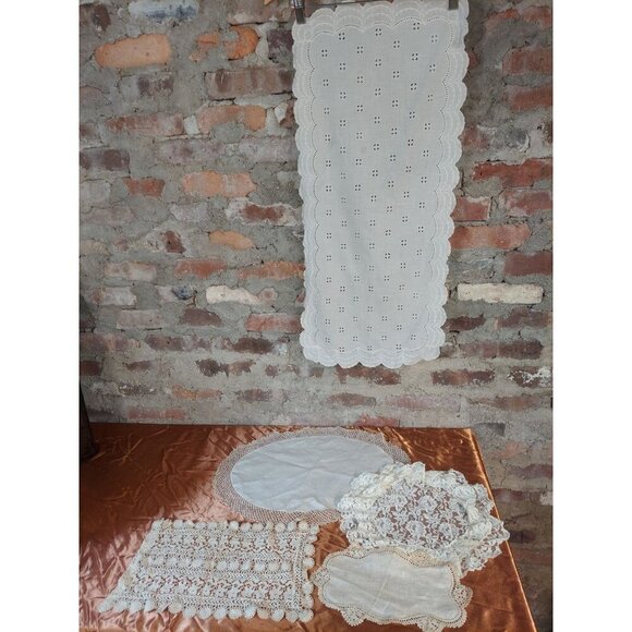 Lot Of Dollies Lace Table Runner Linens R - Picture 1 of 3